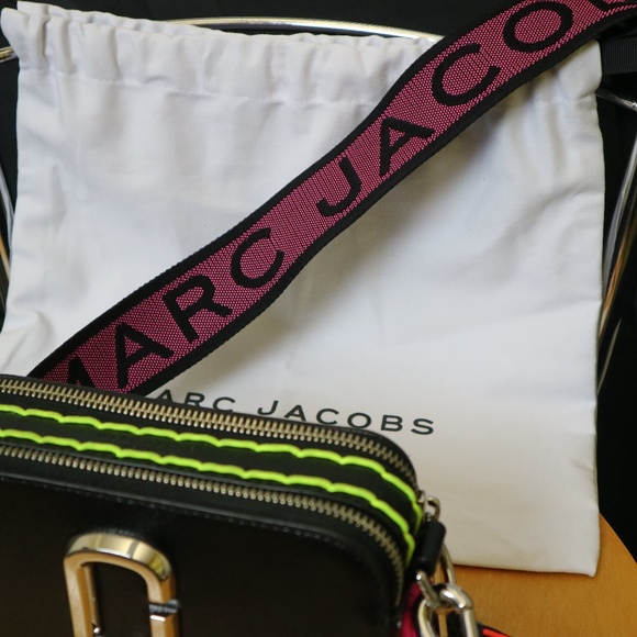 Marc Jacobs Handbags - Marc Jacobs Crossbody Bag